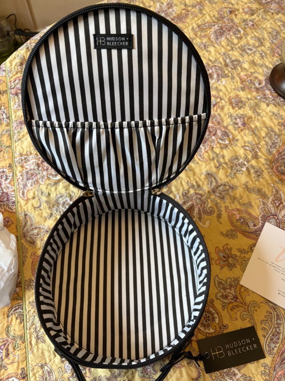 Hudson + Bleecker Preto Nomad Round Black Travel Case Brand New MSRP $60